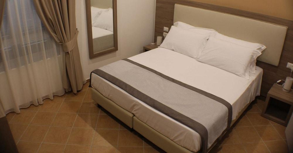 Hotiday Room Collection - Napoli Residenza Scarlatti المظهر الخارجي الصورة